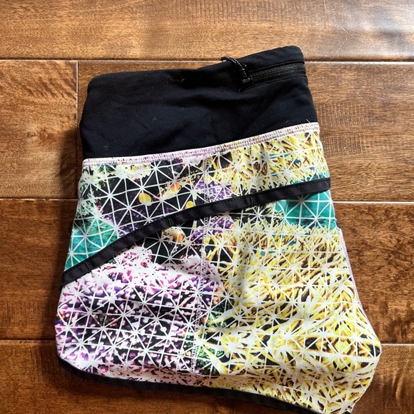 Lululemon runtimes shorts - Picture 2 of 5